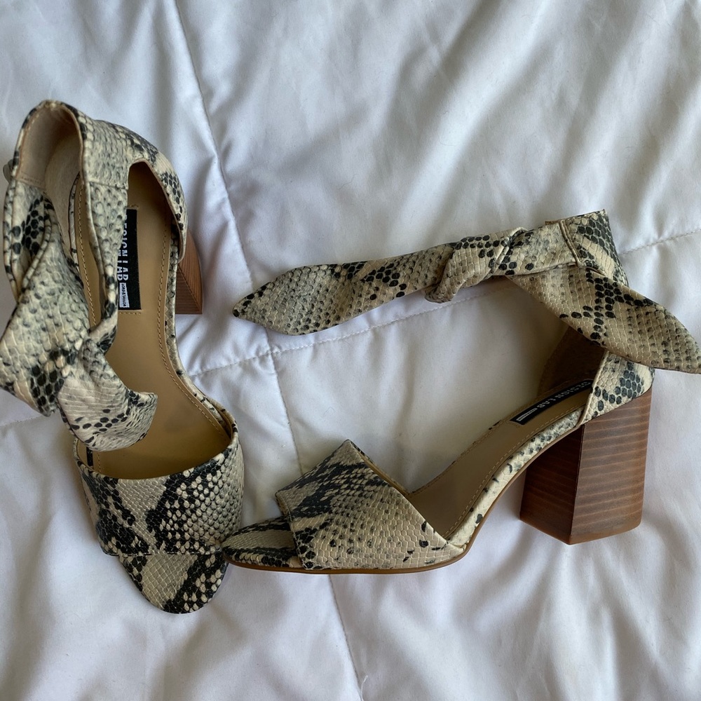 NIB Design Lab Snakeskin Sandal Heels